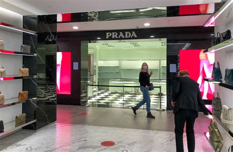 Moscow's Department Stores Empty After Western